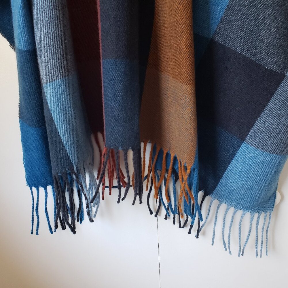 Sonoma Shawl/Wrap/Ruana- one size fits all - Picture 3 of 12